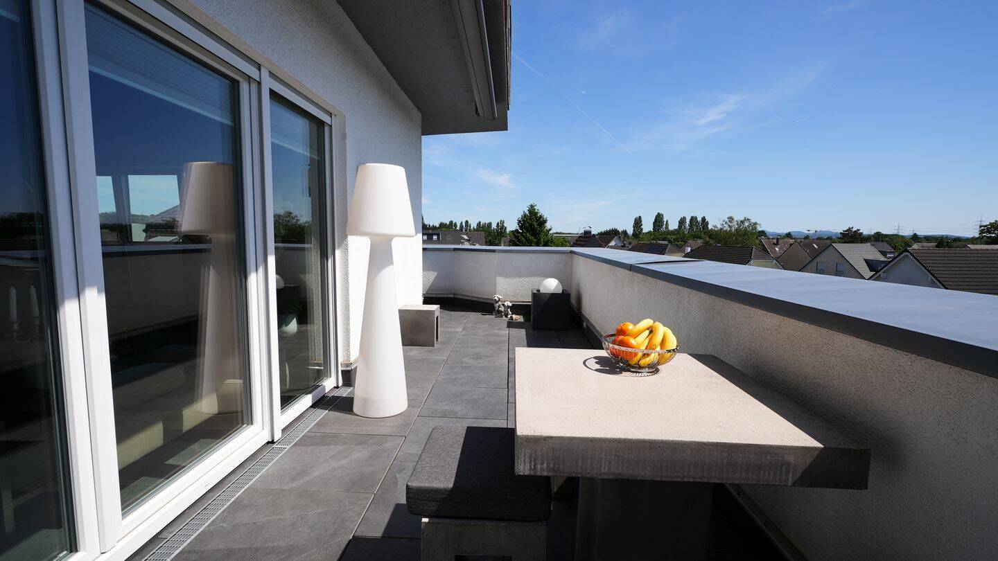 Exklusiv möbliertes Penthouse mit 2 TG-Stellplätzen und barrierefreiem Zugang, 53842 Troisdorf