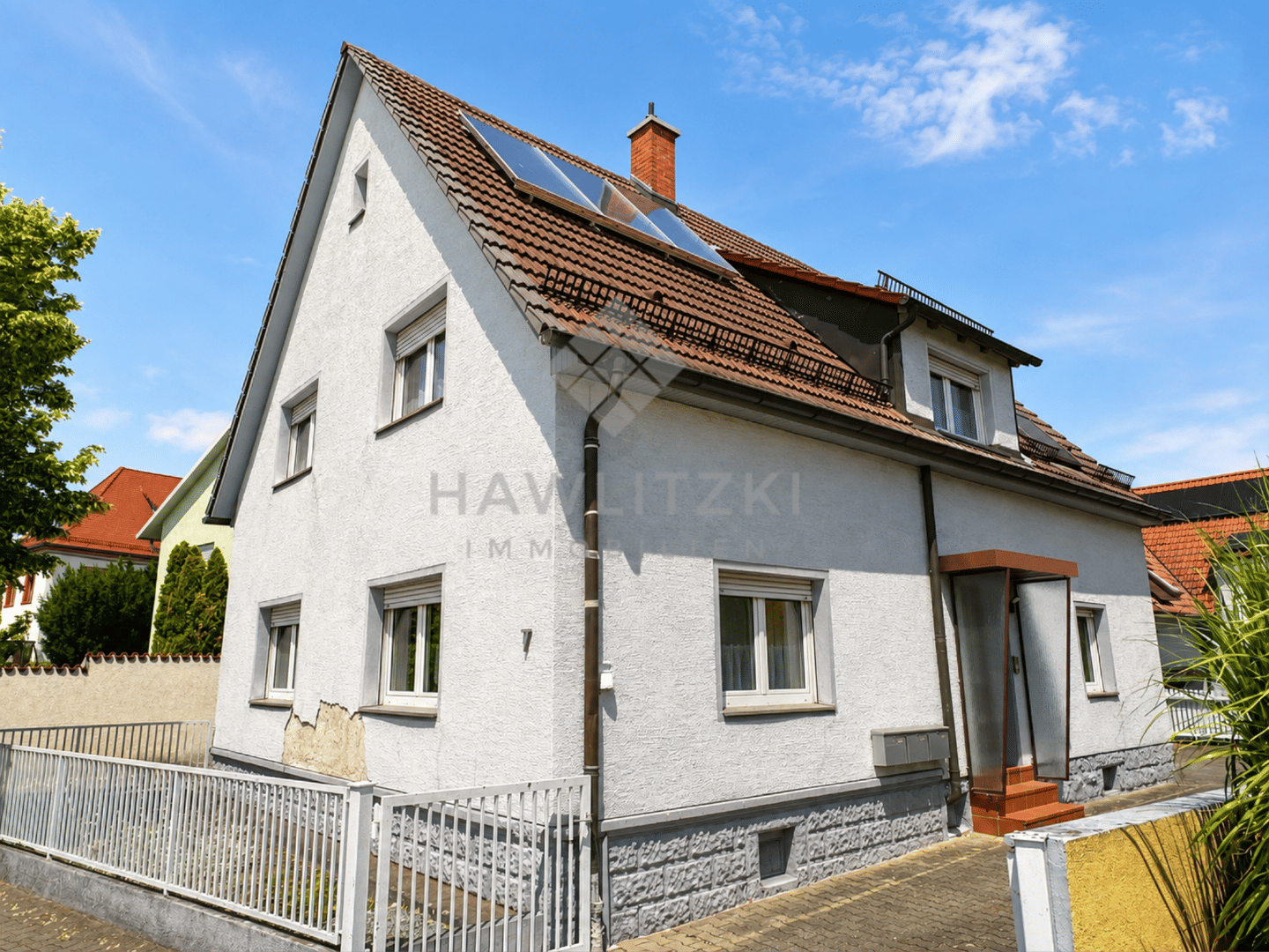 Viel Platz für Familie oder Generationen – Zweifamilienhaus mit saniertem EG & Solaranlage, 76287 Rheinstetten