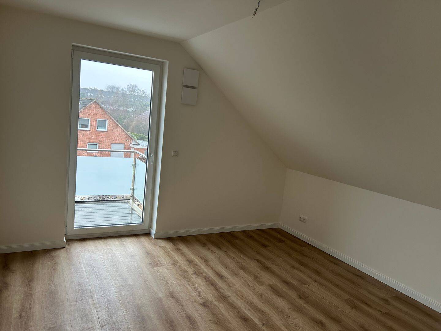 Neubau-Dachgeschoss-Wohnung, 25746 Heide