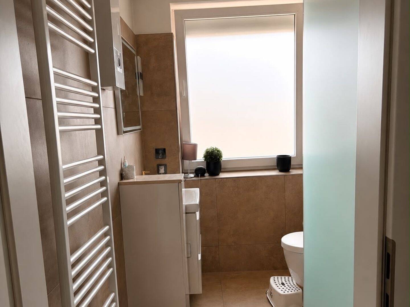 Umfangreich Sanierte 3-Zimmer-Wohnung mit Balkon und Klimaanlage in Moers Utfort, 47445 Moers