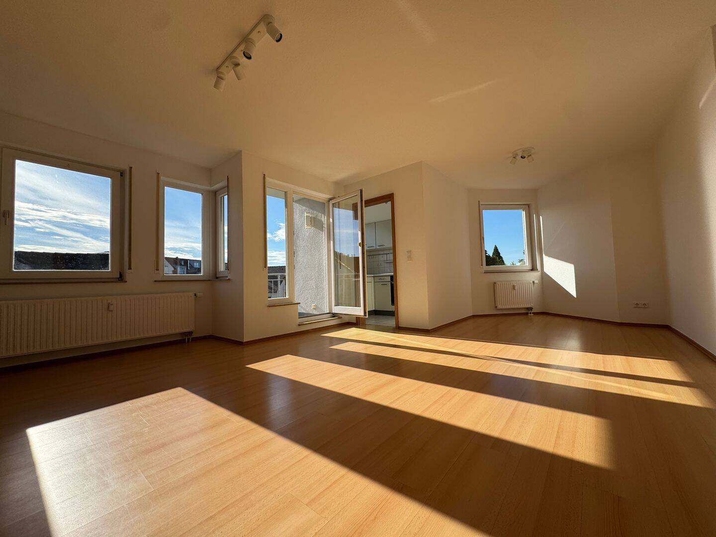 Helle 2-Zimmer-Wohnung mit EBK, Aufzug & zentraler Lage, 71254 Ditzingen