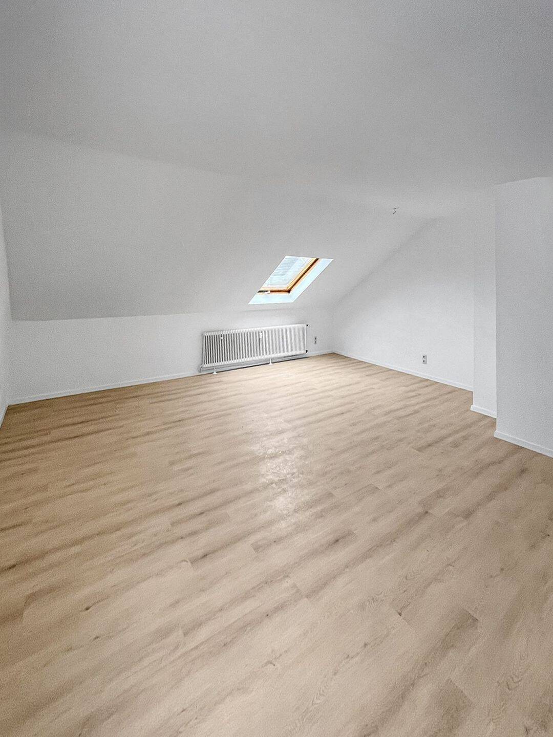 Dachgeschoss mit besonderem Schnitt – Gemütliche 80qm Wohnung in Essen-Bedingrade, 45359 Essen (Bedingrade Frintrop Schönebeck)