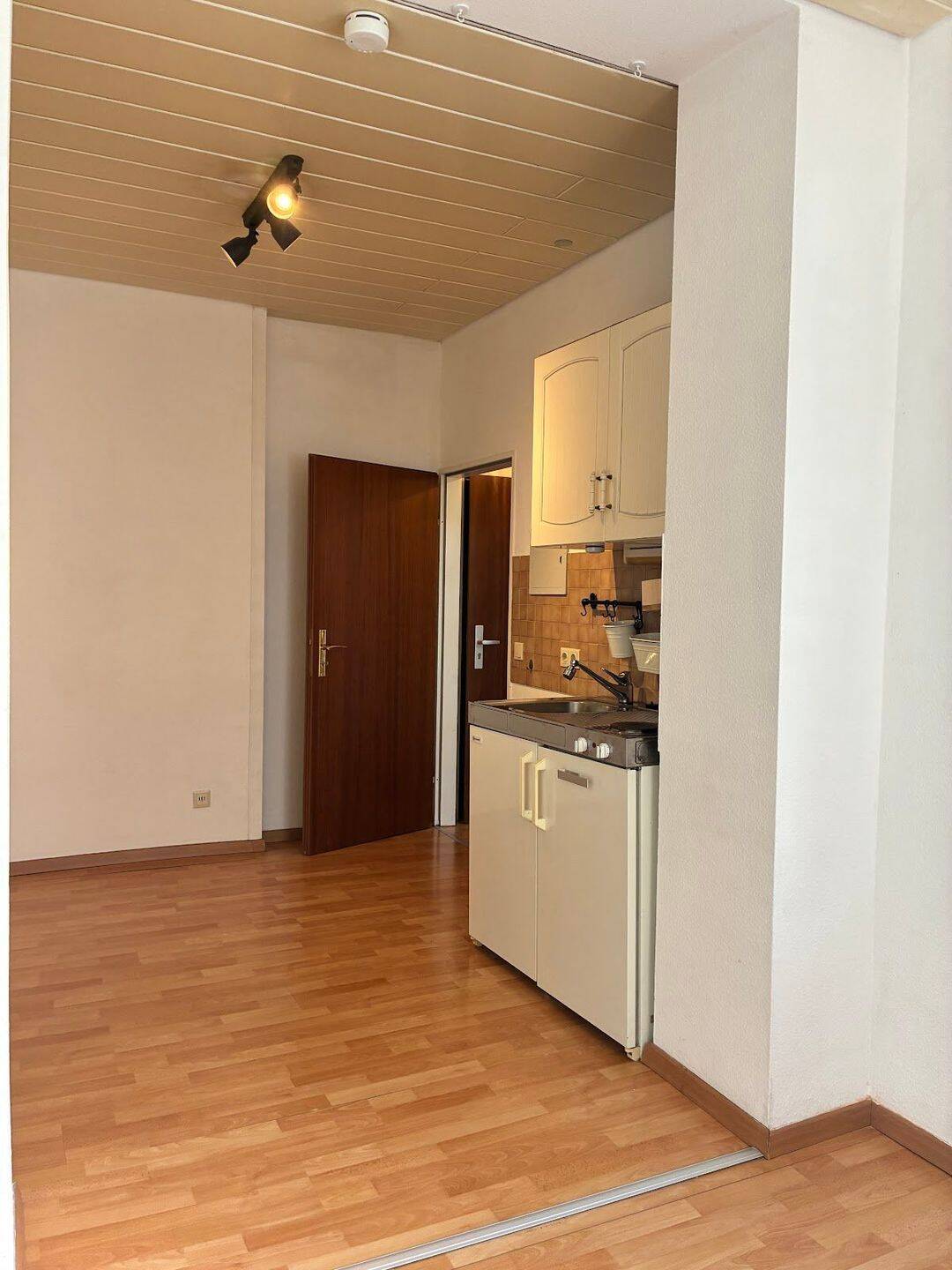 Mt an CS 30.7 1 Zimmer Apartment mit PantryKüche und 1 Kaltmiete frei, 60596 Frankfurt am Main (Sachsenhausen)