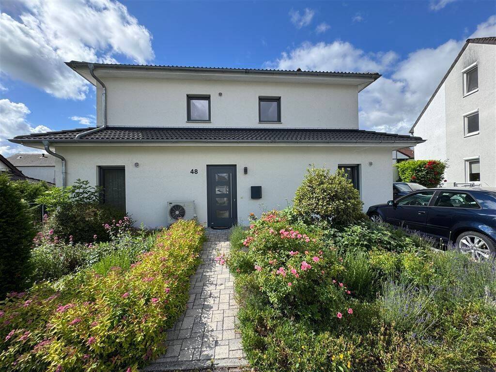 PROVISIONSFREI!!! Moderne, sehr energie-effiziente mediterrane Stadtvilla in sehr guter Lage von Usingen, 61250 Usingen