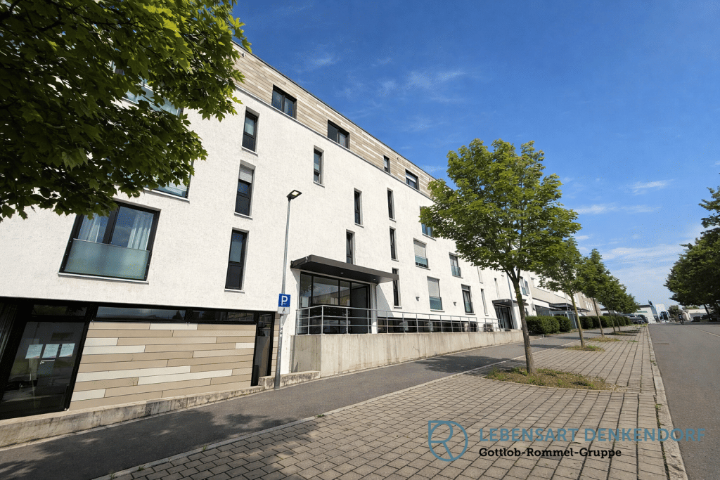 „Betreutes, seniorengerechtes Wohnen“ – Attraktive 3-Zimmer-Dachgeschosswohnung m. gr. Dachterrasse, 73770 Denkendorf