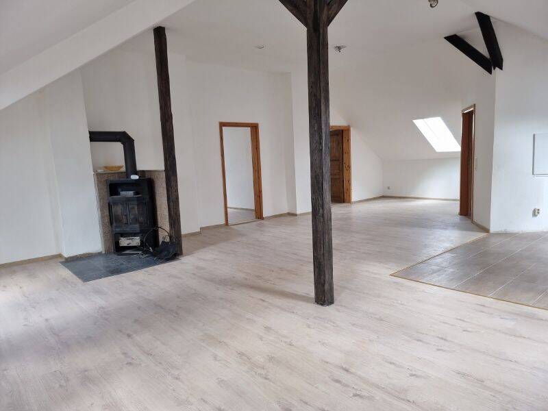 Großzügige DG-Wohnung mt Garage!, 8451 Crimmitschau