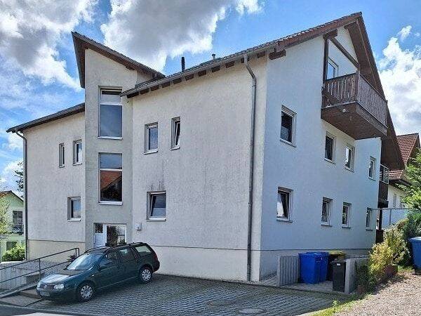 Schöne große Dachgeschoßwohnung in ruhiger Siedlungslage mit Pkw-Stellplatz, 8396 Waldenburg