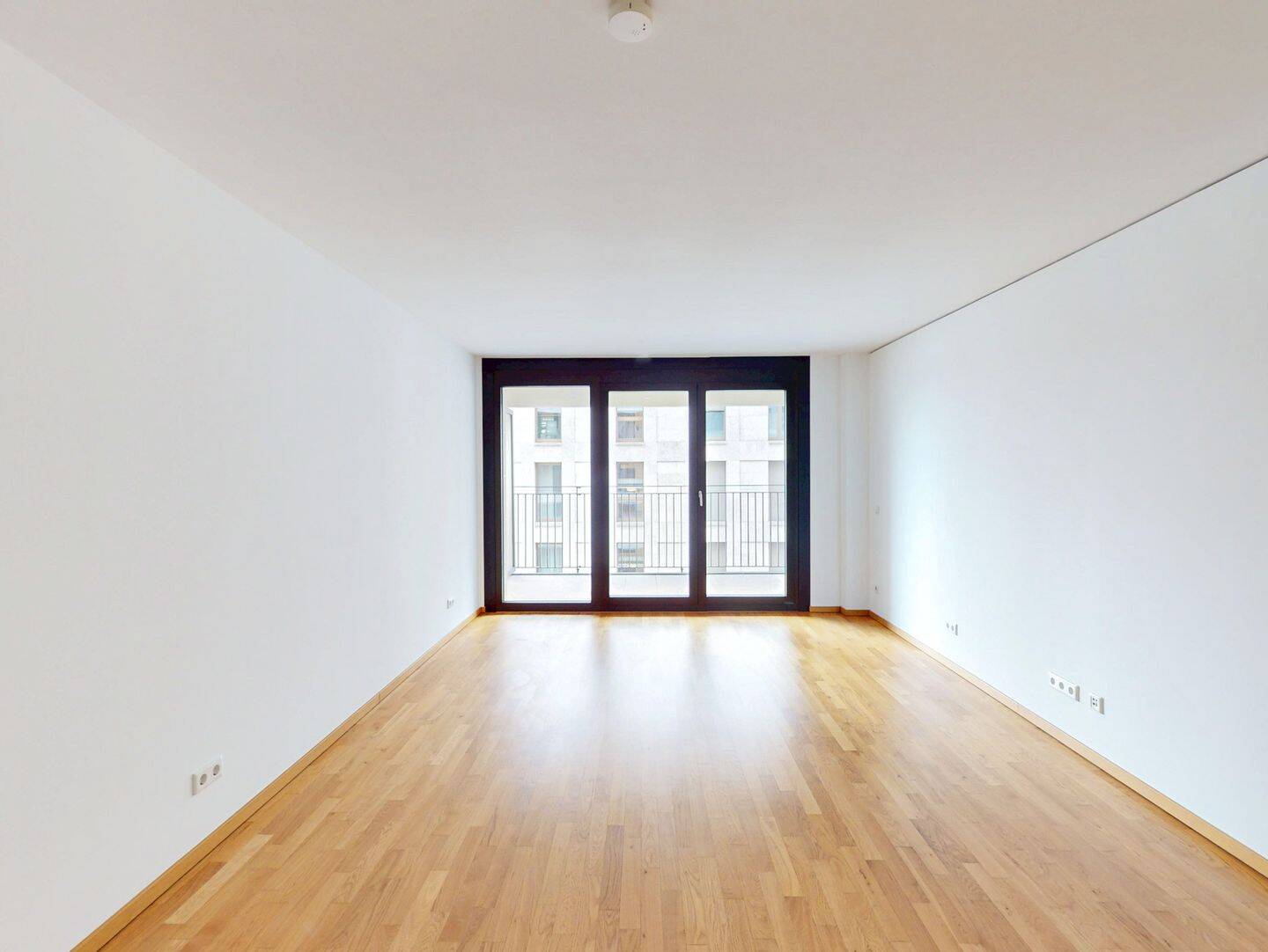 Helles 2-Zimmer-Apartment mit großer Loggia, 60311 Frankfurt am Main (Altstadt Innenstadt)