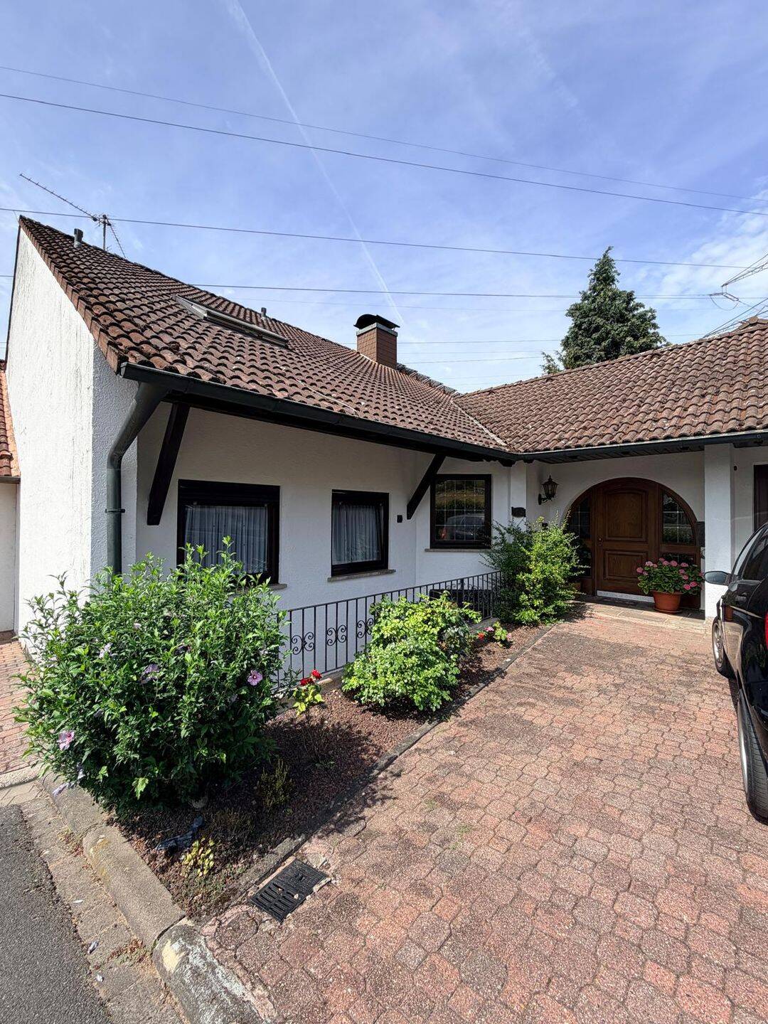 Wohnen in Bestlage am Wingert – Großzügiges Familiendomizil mit Einliegerwohnung, traumhaftem Garten, 63801 Kleinostheim