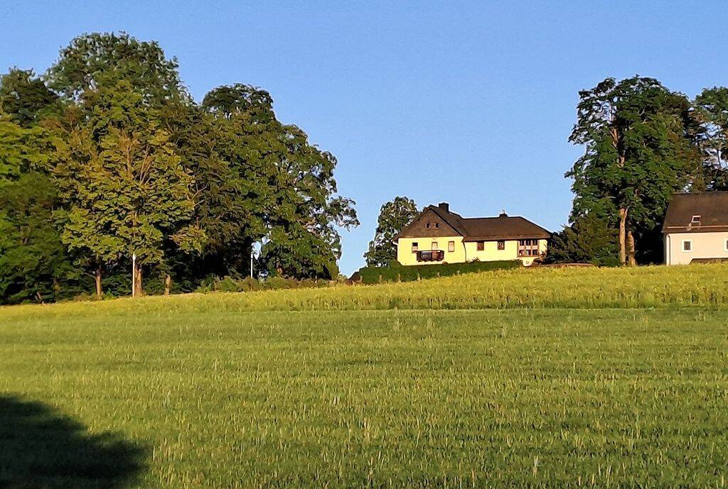 Einzigartiges Naturparadies mit Weitblick: Anwesen in Ortsrandlage, 95188 Issigau