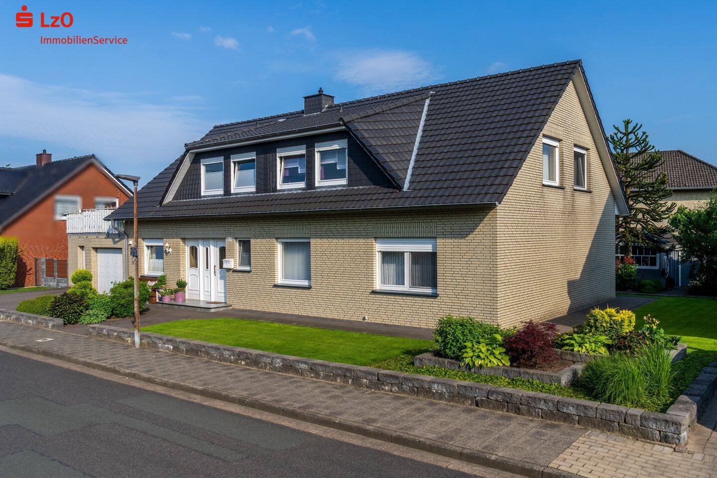 Wohnen mit vielseitigen Nutzungsmöglichkeiten – großzügiges Zweifamilienhaus in begehrter Wohnlage, 49401 Damme