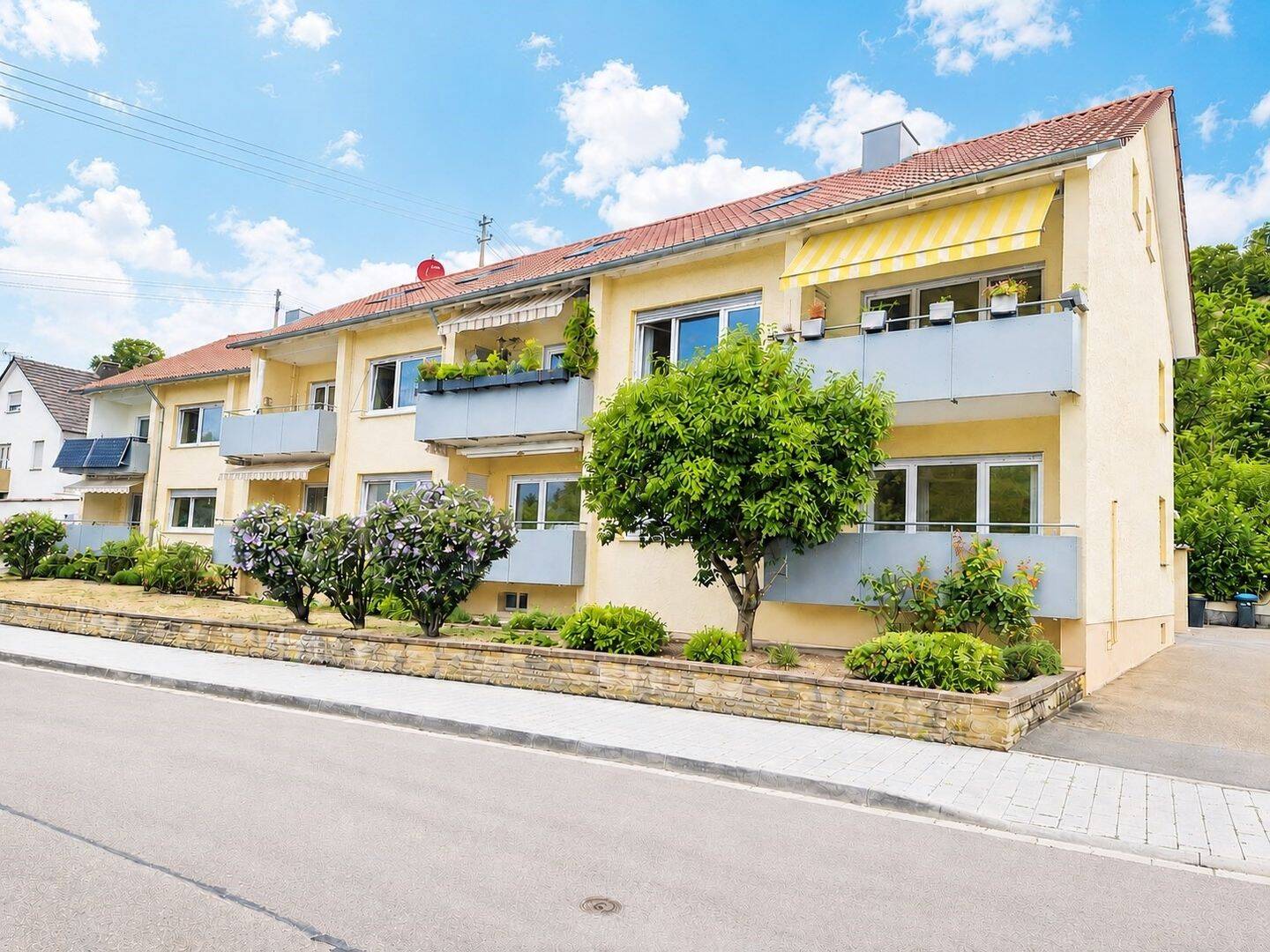Sofort beziehbare Erdgeschosswohnung + zusätzliches Büro im Dachgeschoss, 73230 Kirchheim unter Teck