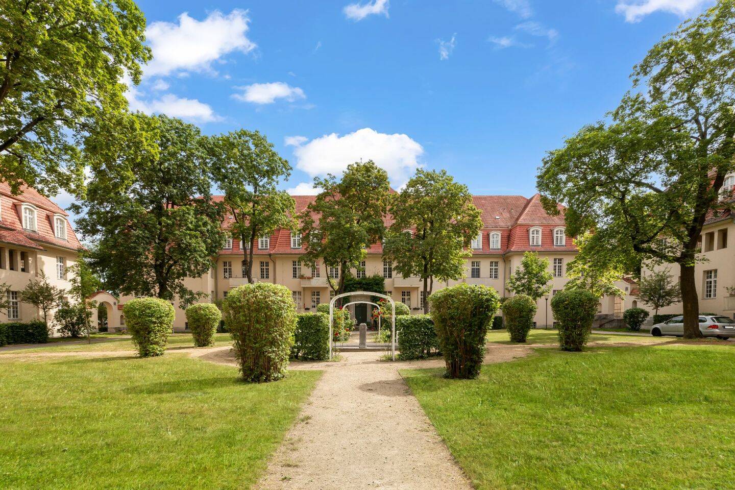 Wohnen im denkmalgeschützten Architekturensemble Ludwigpark – 3 Zimmer Hochparterre, 13125 Berlin (Pankow Buch Französisch Buchholz Karow)