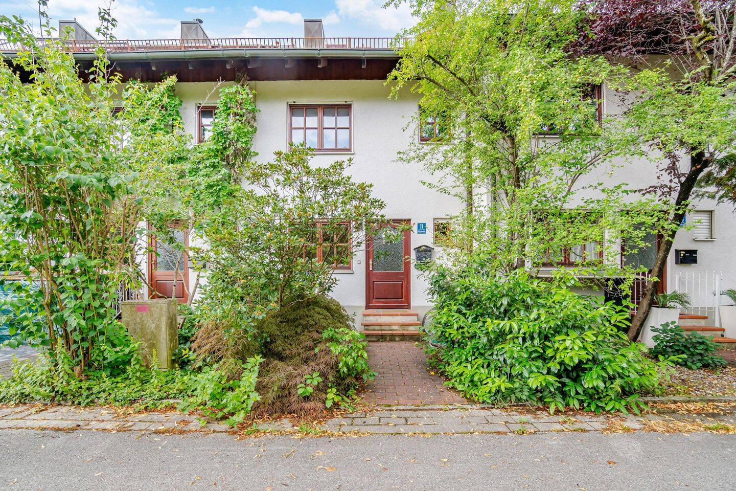 Seltene Gelegenheit! Viel Platz für die Familie! 6 Zi-großes RMH mit Garten in ruhiger Top-Lage von Altperlach!, 81737 München (Ramersdorf-Perlach)