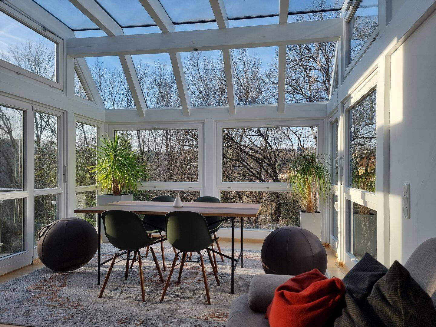 2-Zimmer Maisonettewohnung mit Wintergarten, Balkon, EBK, Einbaumöbeln und Stellplatz in Gräfenberg, 91322 Gräfenberg