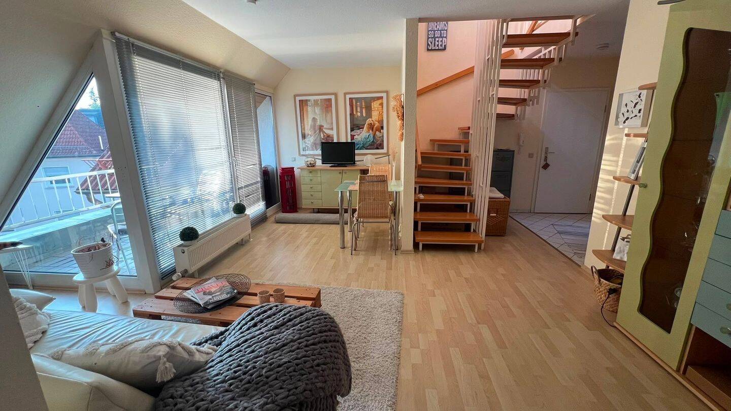 Möblierte Maissonette-Wohnung in der Innenstadt von Hofheim am Taunus mit Loggia und freien Blick zur Kapelle und Parkplatz in der Tiefgarage., 65719 Hofheim am Taunus