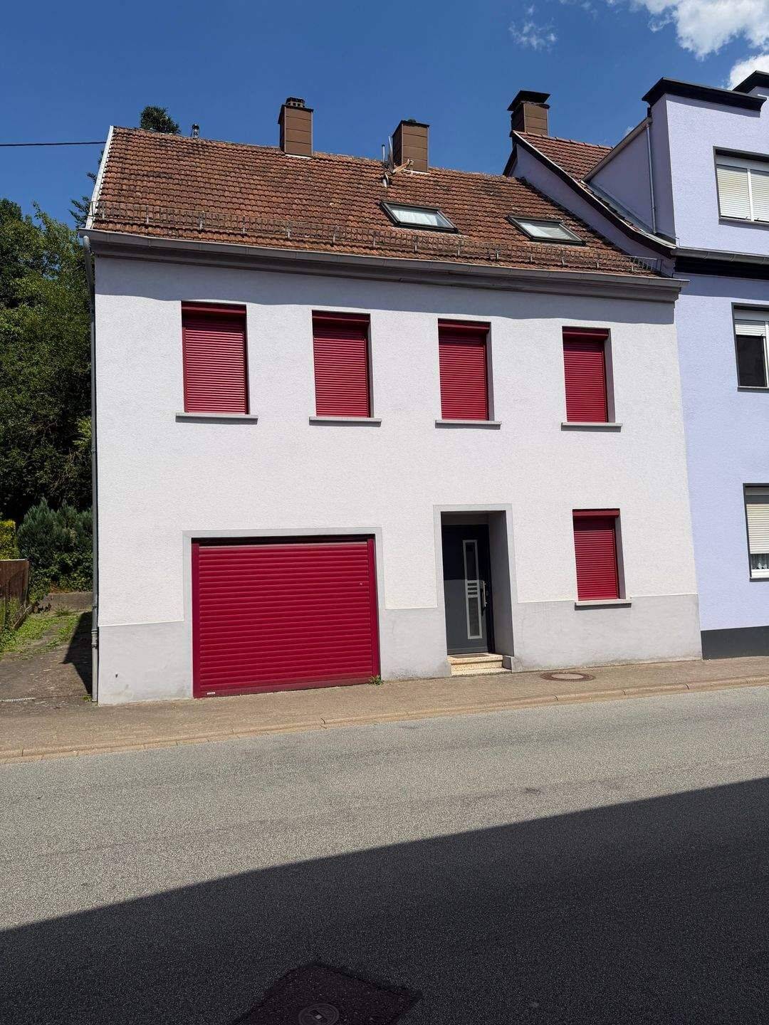 Schönes 1-2 Familienhaus mit Blick zum schönen Innenhof, 66540 Neunkirchen