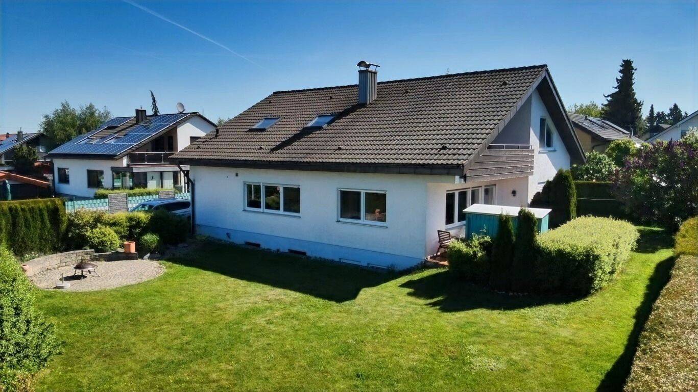 Familientraum wird wahr! EFH mit ELW und schönem Grundstück in Suppingen, 89150 Laichingen