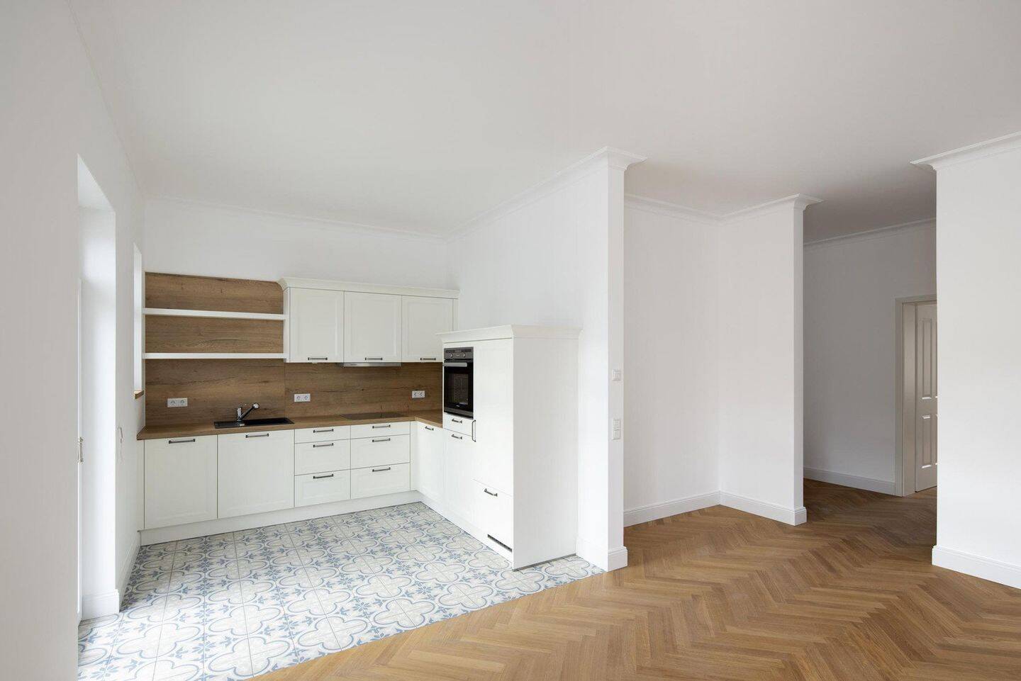 2-Zimmer-Wohnung in saniertem Altbau mit Einbauküche und Balkon zu vermieten!, 63741 Aschaffenburg (Damm Innenstadt Leider Nilkheim Strietwald)