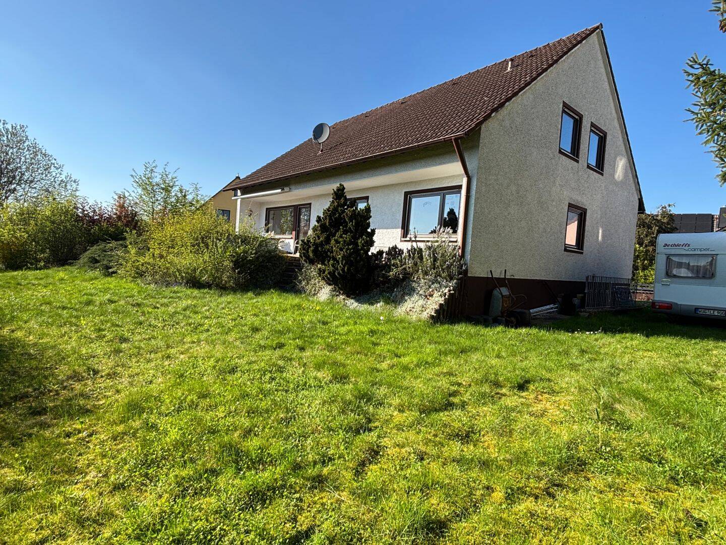 Haundorf: Sofort freies Einfamilienhaus mit Ausbaupotenzial im Dachgeschoss, 91729 Haundorf