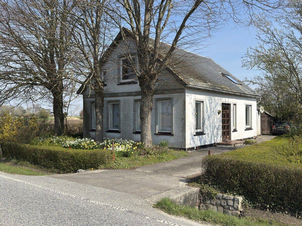 Handwerkerhaus mit Charme – Verwirklichen Sie Ihren Wohntraum auf großem Grundstück, 25724 Schmedeswurth