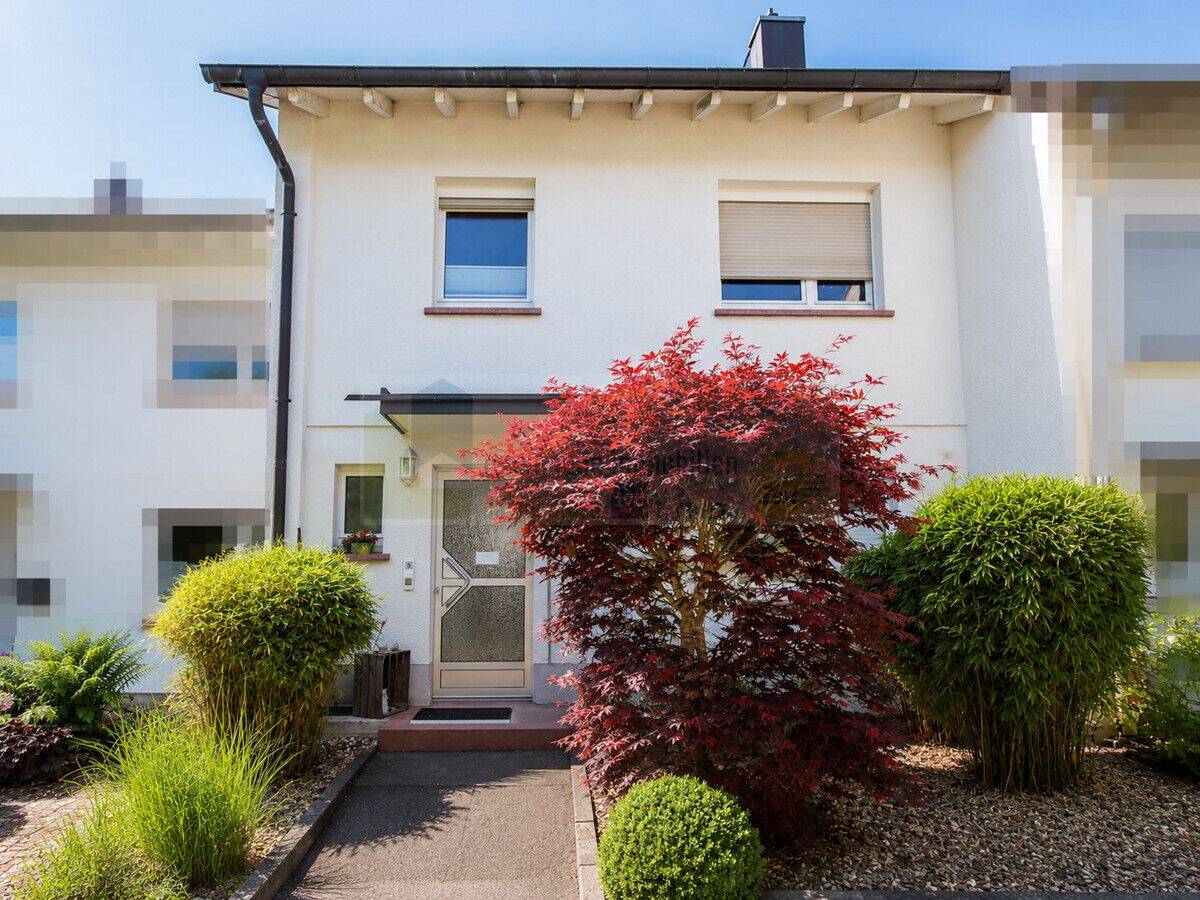 Familienfreundliches Reihenhaus in gefragter Lage von Villingen mit Garten, Dachstudio, 2 x Garage, Keller und moderner Heizung mit Solaranlage, 78050 Villingen-Schwenningen