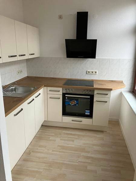 Helle 2-Zimmer mit EBK, neuem Laminat und Dusche in zentraler Lage!, 9130 Chemnitz (Hilbersdorf Sonnenberg Yorckgebiet Zentrum)