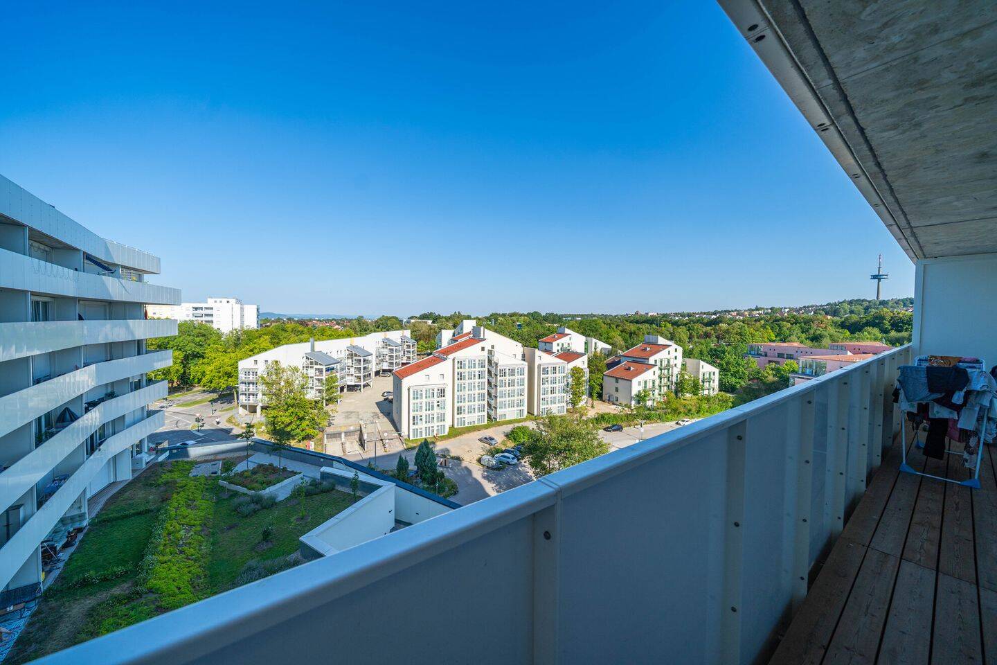 Großzügige 2-Zimmer-Wohnung mit traumhaftem Ausblick, 93051 Regensburg (Galgenberg Großprüfening-Dechbetten-Königswiesen Kumpfmühl-Ziegetsdorf-Neuprüll)