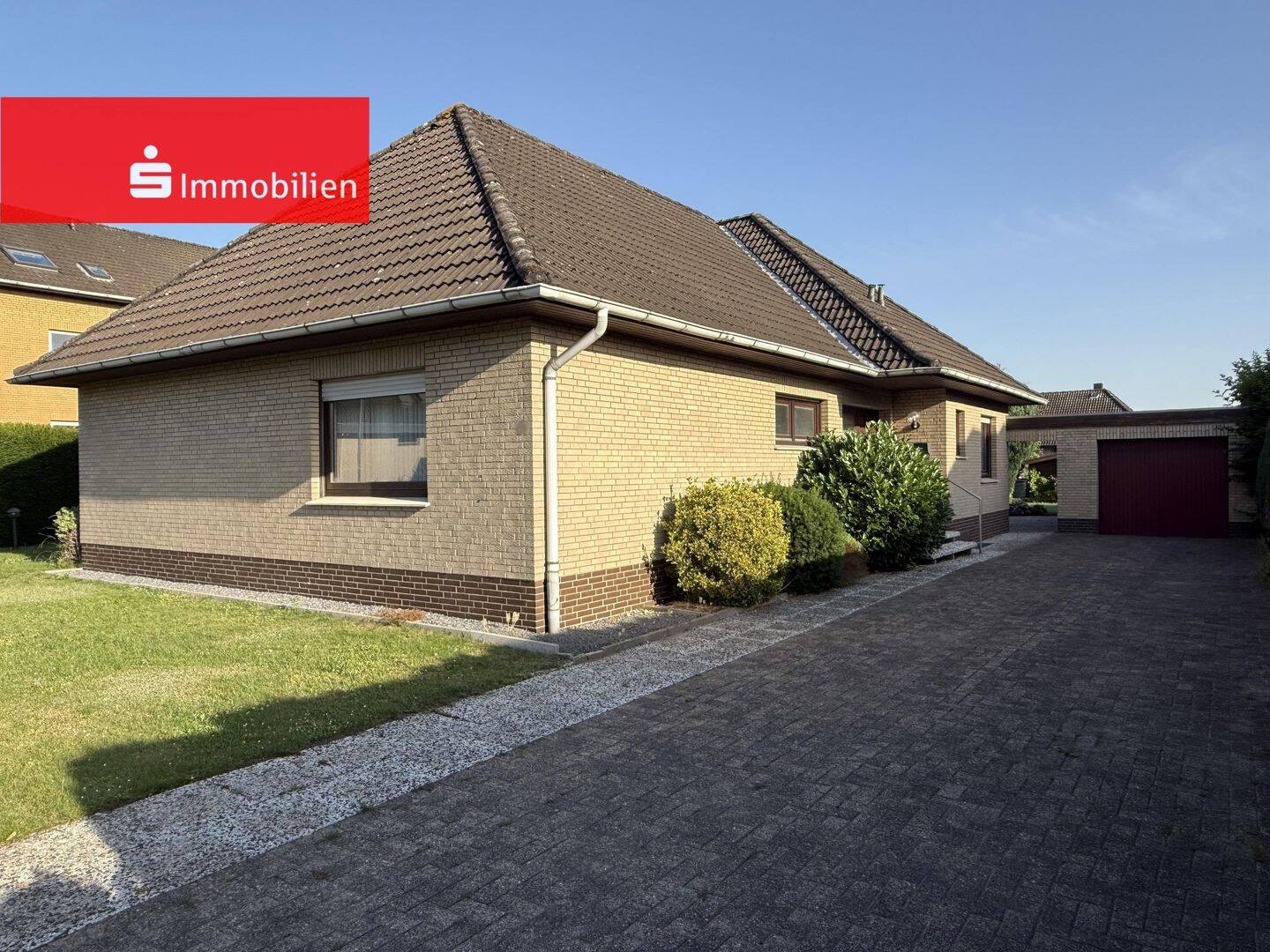 +++ Wohnen auf einer Ebene – Gepflegter Winkelbungalow in zentraler Lage +++, 27211 Bassum