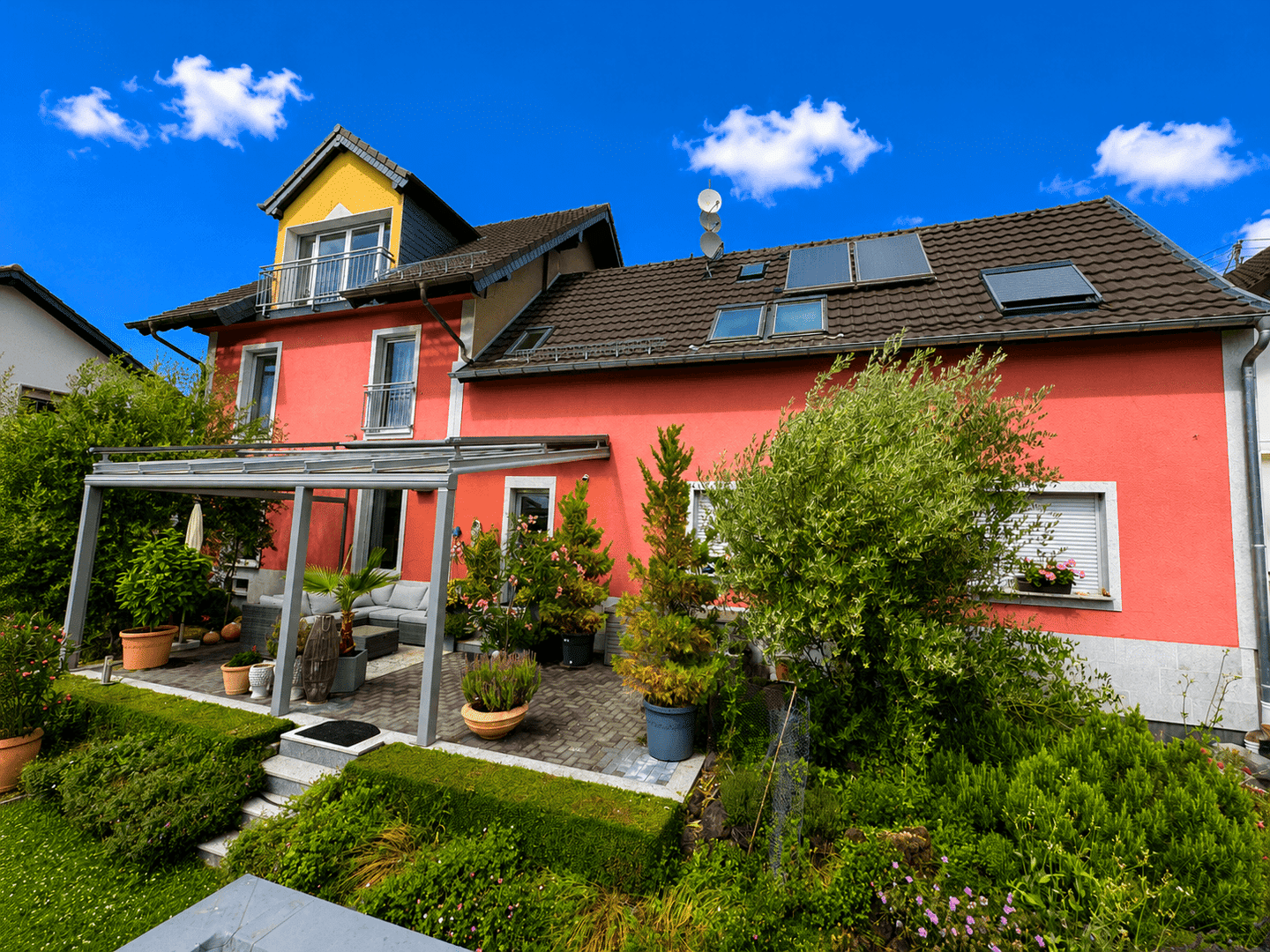 Rheinlage – Zwei Häuser auf einem Grundstück in direkter Rheinlage!, 53859 Niederkassel