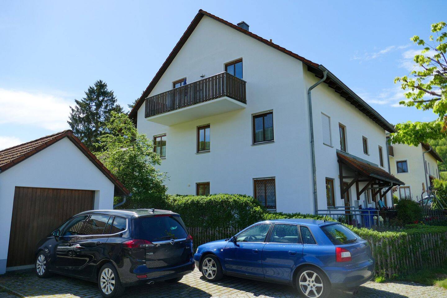 Perfekt für das Mehrgenerationenwohnen! Großzügiges Familienidyll mit zwei Einliegerwohnungen im schönen Altmühltal, 93339 Riedenburg