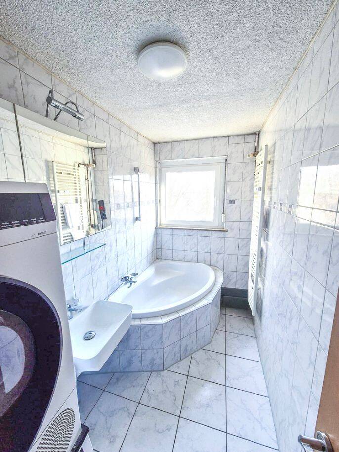 Große familienfreundliche 4-Zimmer-Wohnung mit Balkon und Tiefgaragenstellplatz, 73066 Uhingen