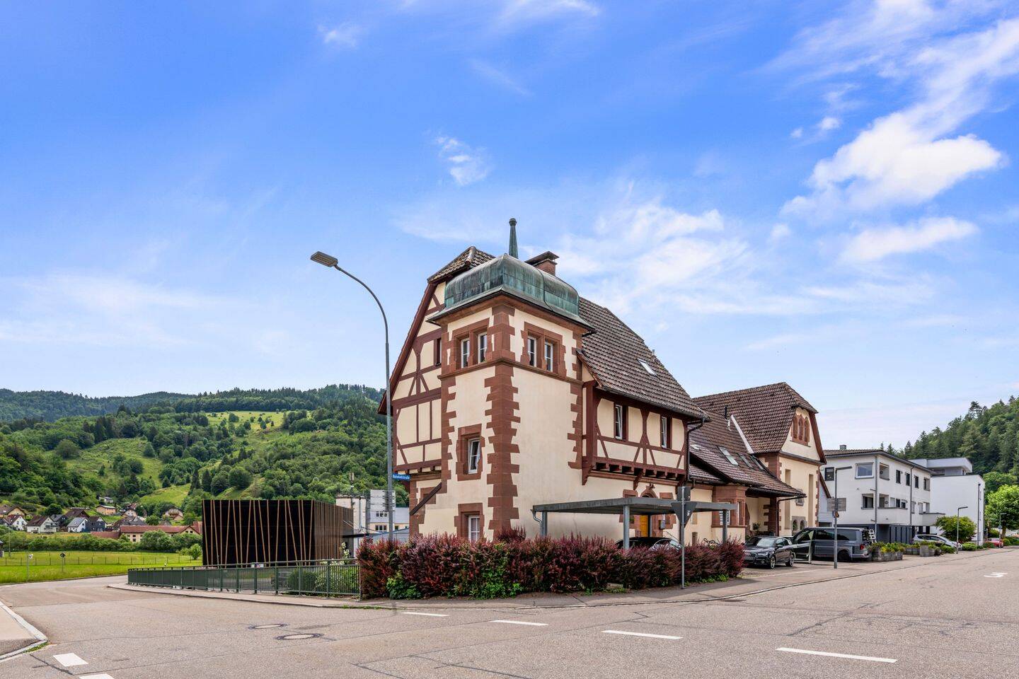 Charmante Immobilie mit Reihenendhauscharakter und direkter Flusslage in Schönau im Schwarzwald, 79677 Schönau im Schwarzwald