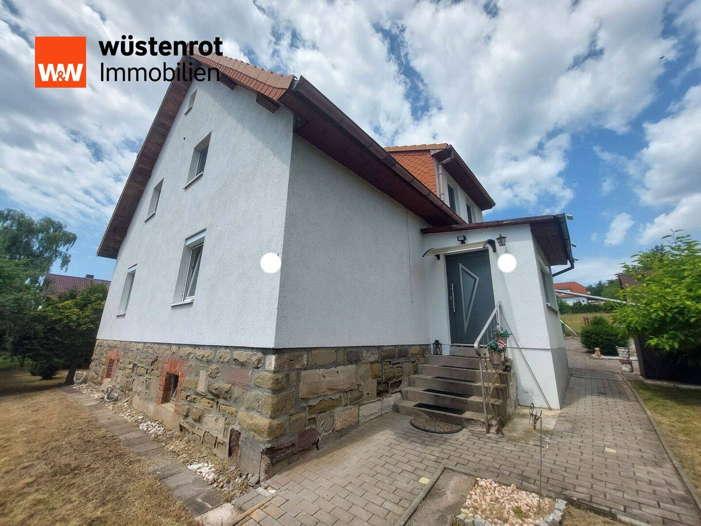 Großzügiges Einfamilienhaus mit Nebengebäude auf fast 3.000 m² Grundstück in ruhiger Sackgassenlage, 99634 Gangloffsömmern