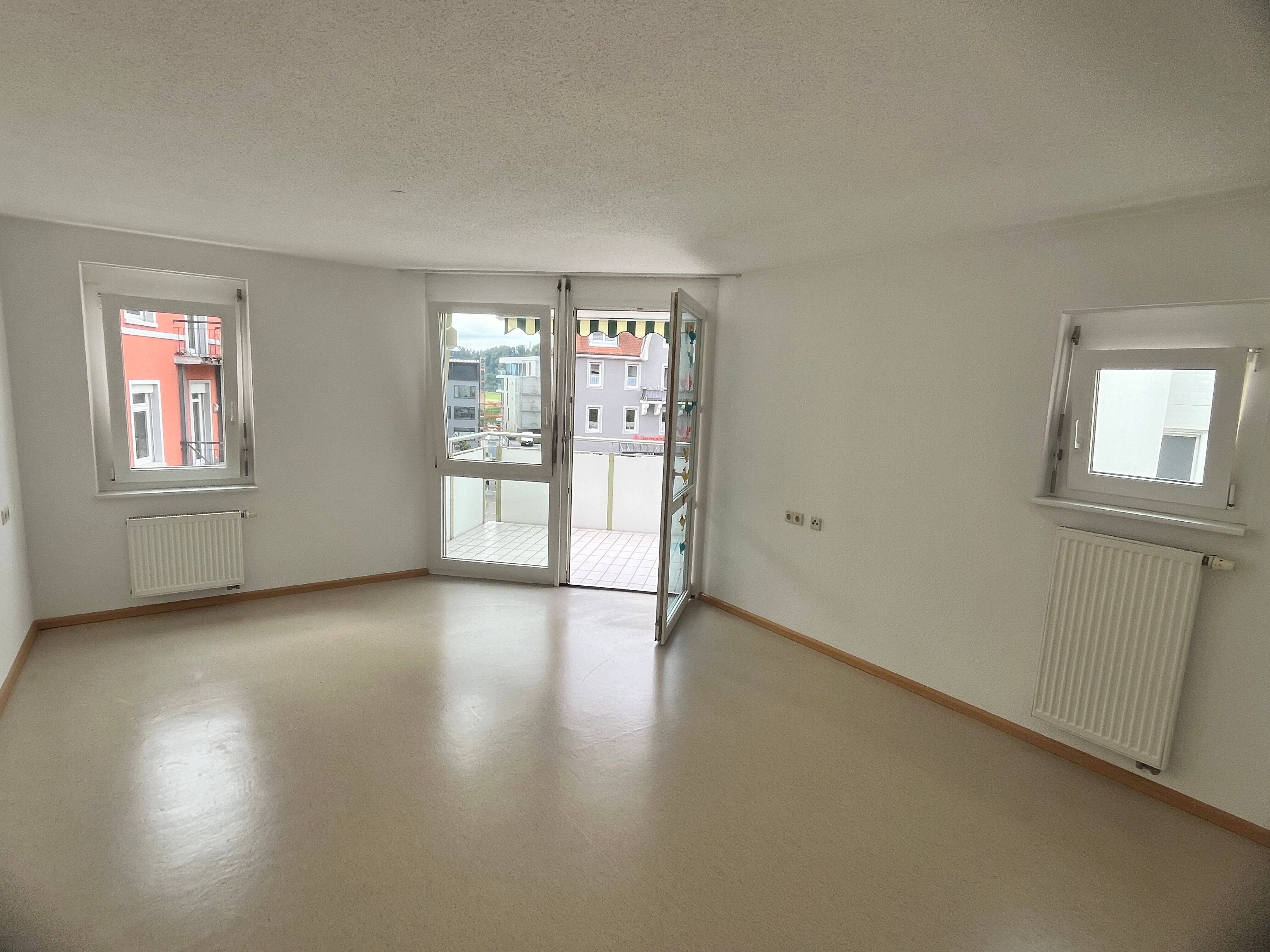 Betreutes Wohnen: Helle Senioren-Wohnung (ab 65J.), 2 Zi, Balkon & EBK in Waldshut, 79761 Waldshut-Tiengen