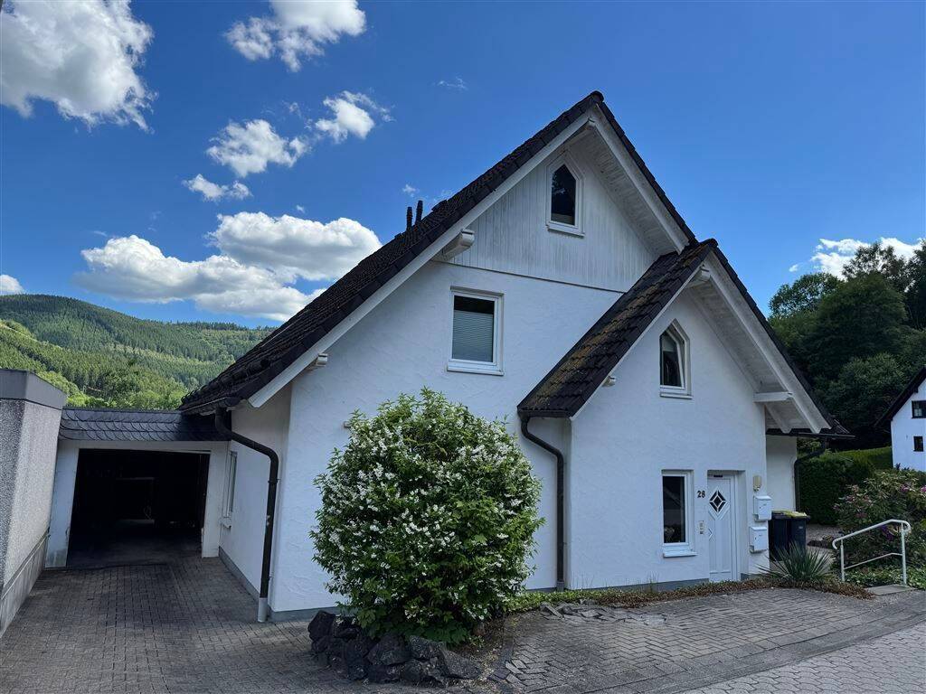 Zwei-Familienhaus in guter Lage von Saalhausen!, 57368 Lennestadt