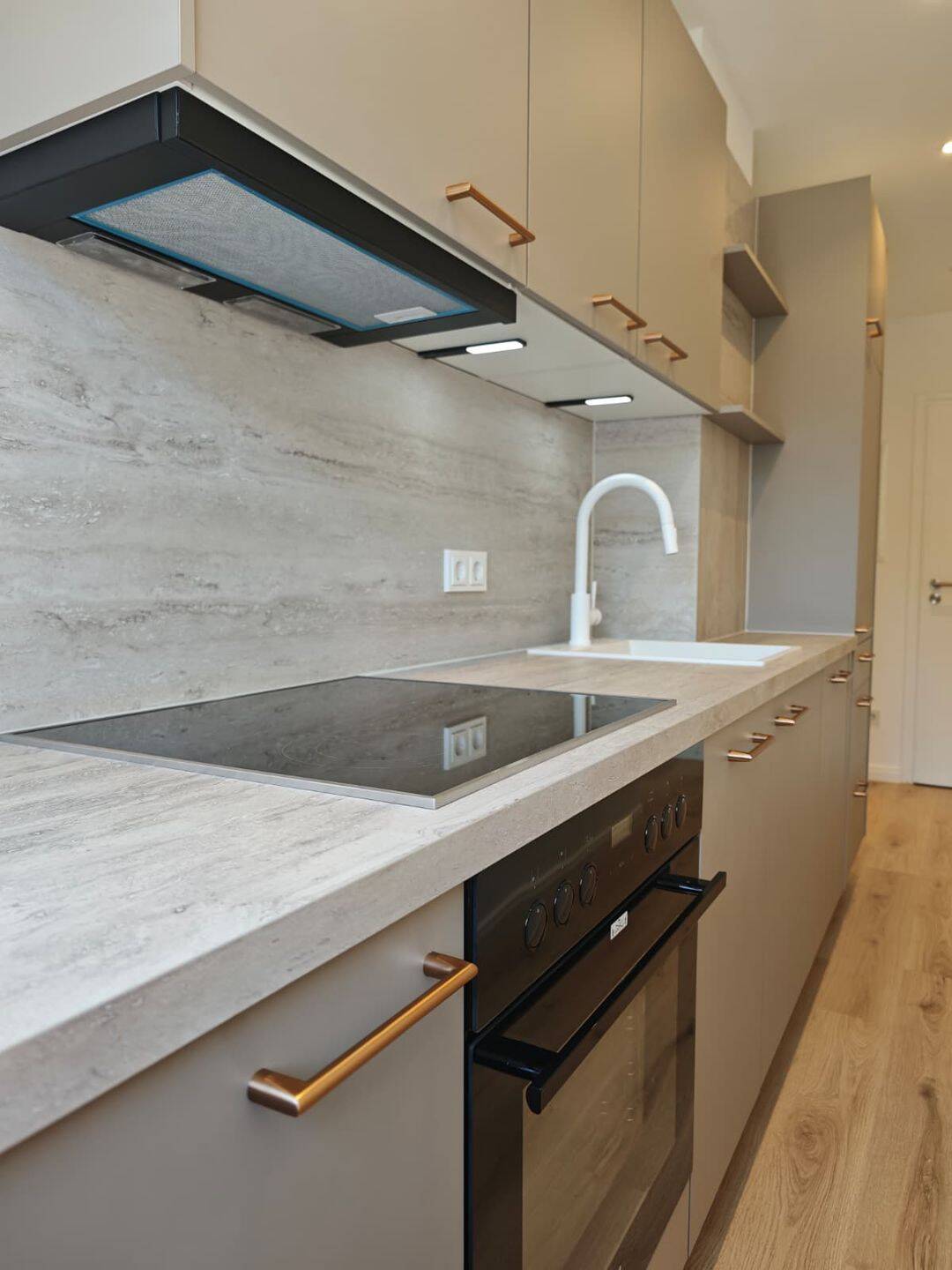 Erstbezug nach Sanierung! Super WG tauglich! inkl EBK! 2-ZKB Wohnung mit Balkon *Provisionsfrei!, 81243 München (Aubing-Lochhausen-Langwied Pasing-Obermenzing)