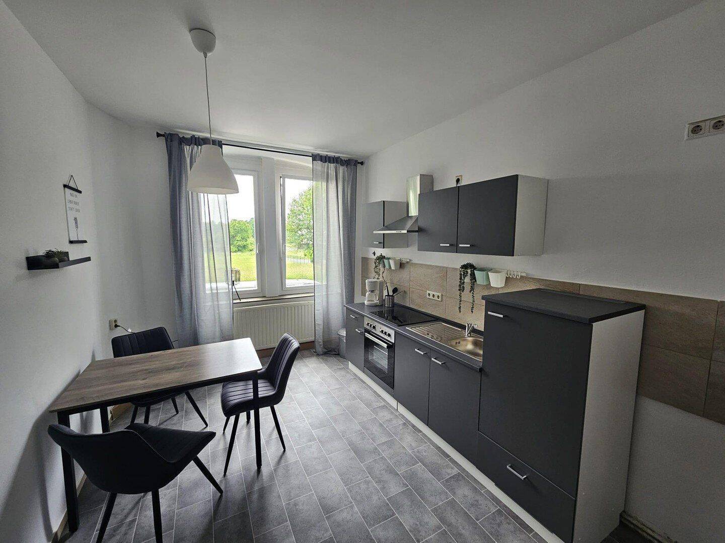 Großzügige 4-Zimmer-Wohnung | 107 m² | große Wohnküche |  Bad mit Badewanne | Hof, 95028 Hof (Haidt Innenstadt Jägersruh Leimitz)