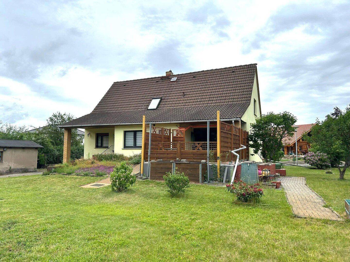 160 m² Wohnfläche, 879 m² Grundstück: Viel Platz für Familie, Arbeit und eigene Ideen, 1987 Schwarzheide