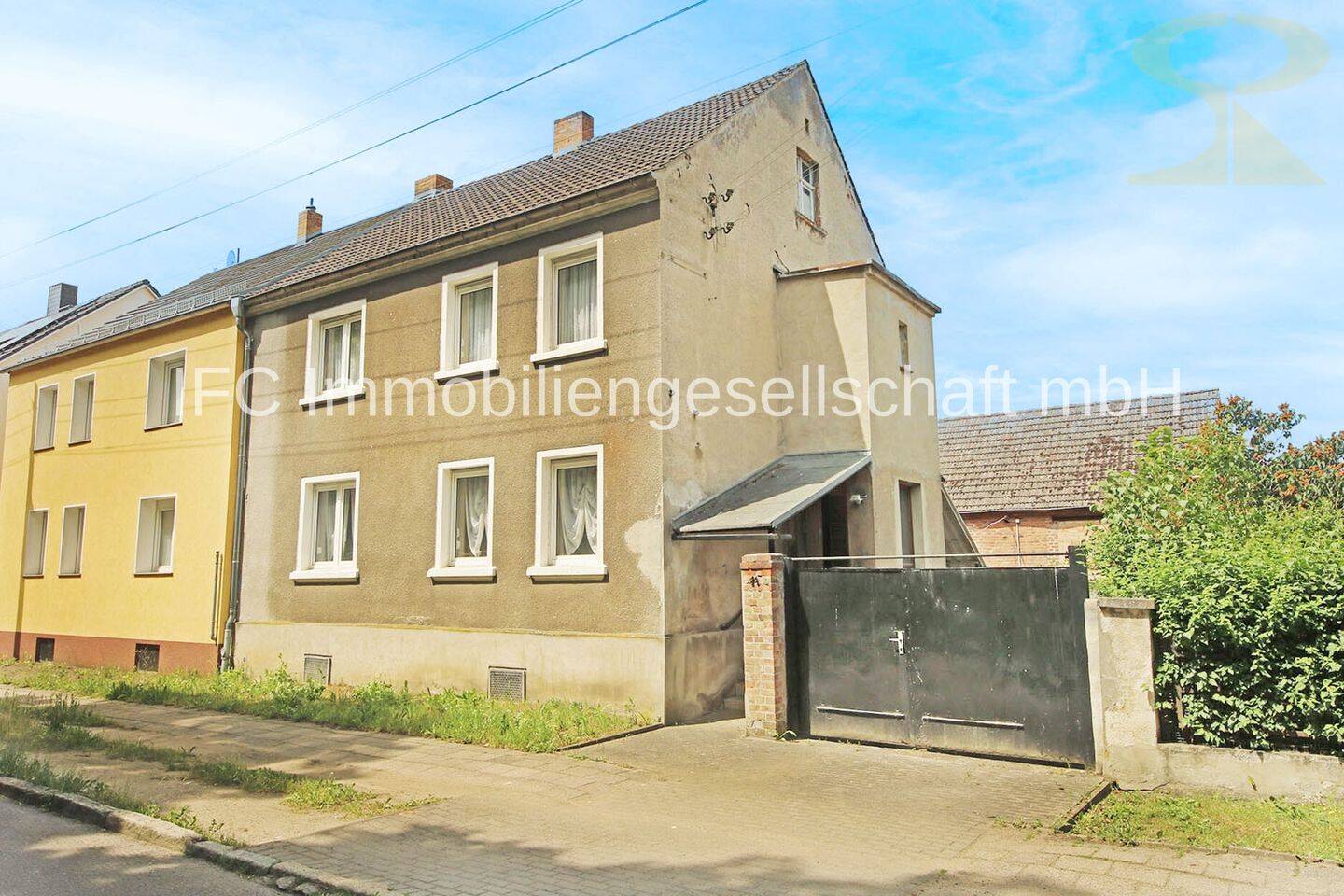 Doppelhaushälfte mit Nebengelass, großem Grundstück und viel Potenzial in Meinsdorf, 6862 Dessau-Roßlau