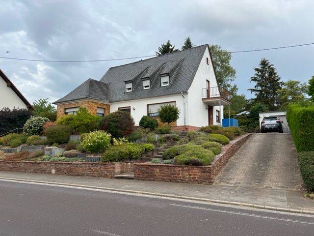 Ein-/Zweifamilienhaus mit großem Grundstück in Kirf, 54441 Kirf