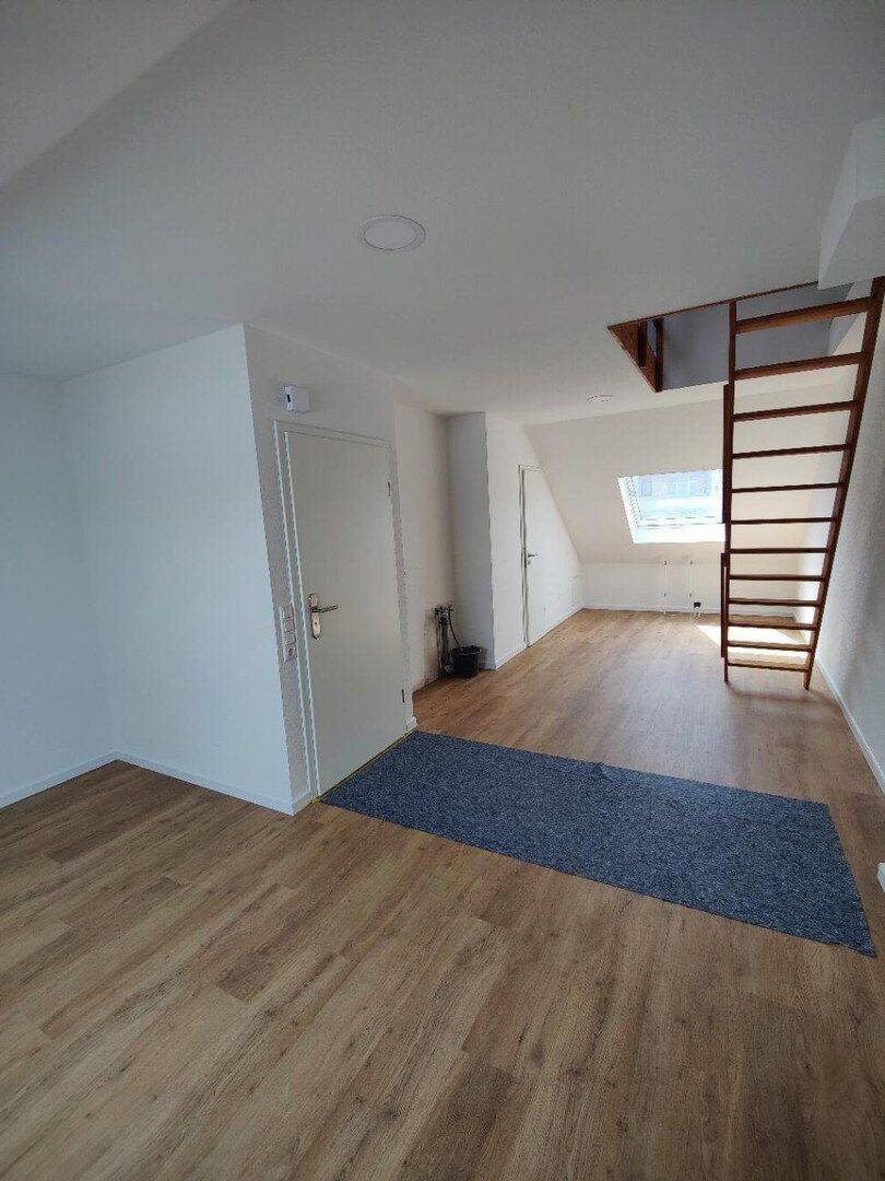 Sanierte Dachgeschosswohnung zum Wohlfühlen, 41236 Mönchengladbach (Bonnenbroich Geneicken Heyden Mülfort Rheydt)