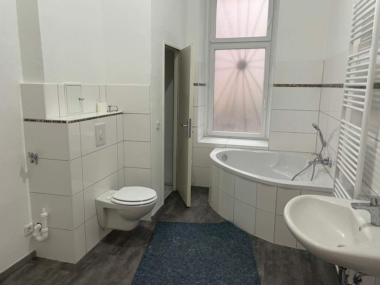 1 Zimmer mit geräumiger Wohnküche im Erdgeschoss eines ruhigen Seitenflügel, 10551 Berlin (Mitte Moabit)