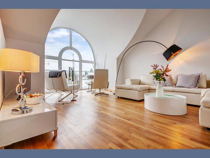 Möbliert: Lichtdurchflutete 3- Zimmer Dachgeschosswohnung, 85521 Ottobrunn