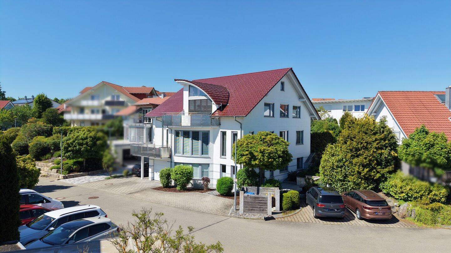 Attraktives Mehrfamilienhaus mit 3 Wohneinheiten und außergewöhnlicher Architektur in Rottweil, 78628 Rottweil