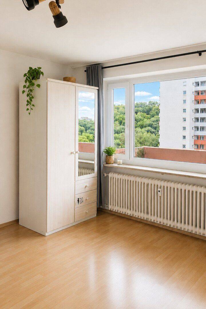 Großes Zimmer mit eigenem Balkon in gemütlicher Mädels-WG, 97078 Würzburg (Grombühl Lindleinsmühle Versbach)