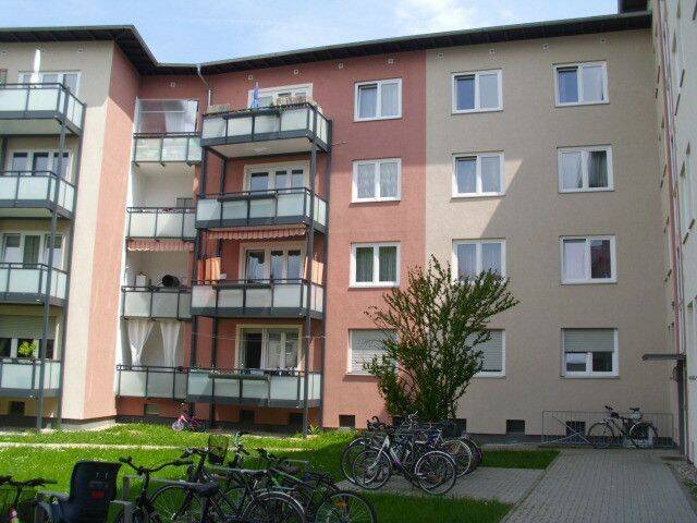 Ihre neue Wohnung: 2024 sanierte/renovierte 3-Zimmer-Wohnung in Stadtlage, 60433 Frankfurt am Main (Bonames Dornbusch Eschersheim Frankfurter Berg Preungesheim)