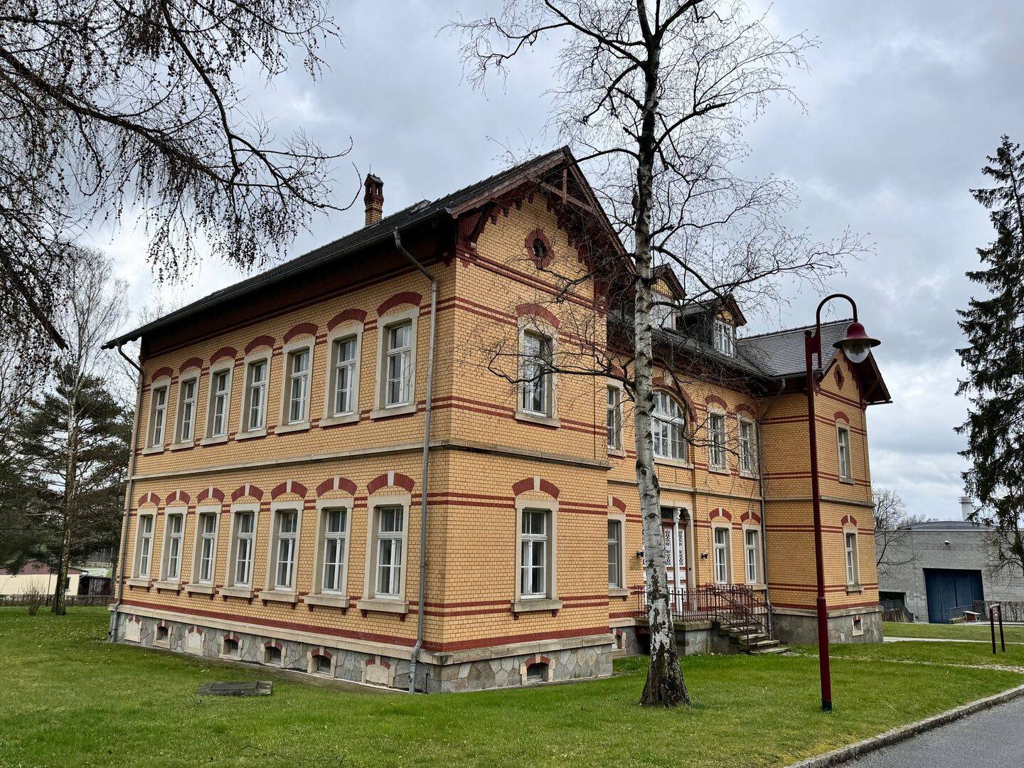Rohdiamant in 02708 Großschweidnitz am Rande des Klinikgeländes, 2708 Dürrhennersdorf