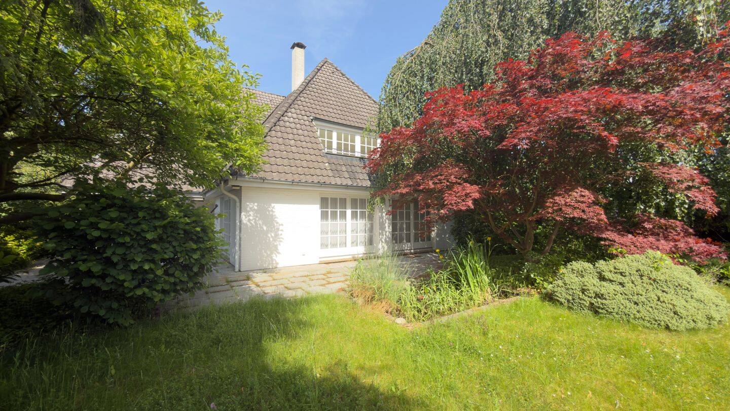 Stilvolles Einfamilienhaus mit großzügigem Garten, 28355 Bremen (Oberneuland)