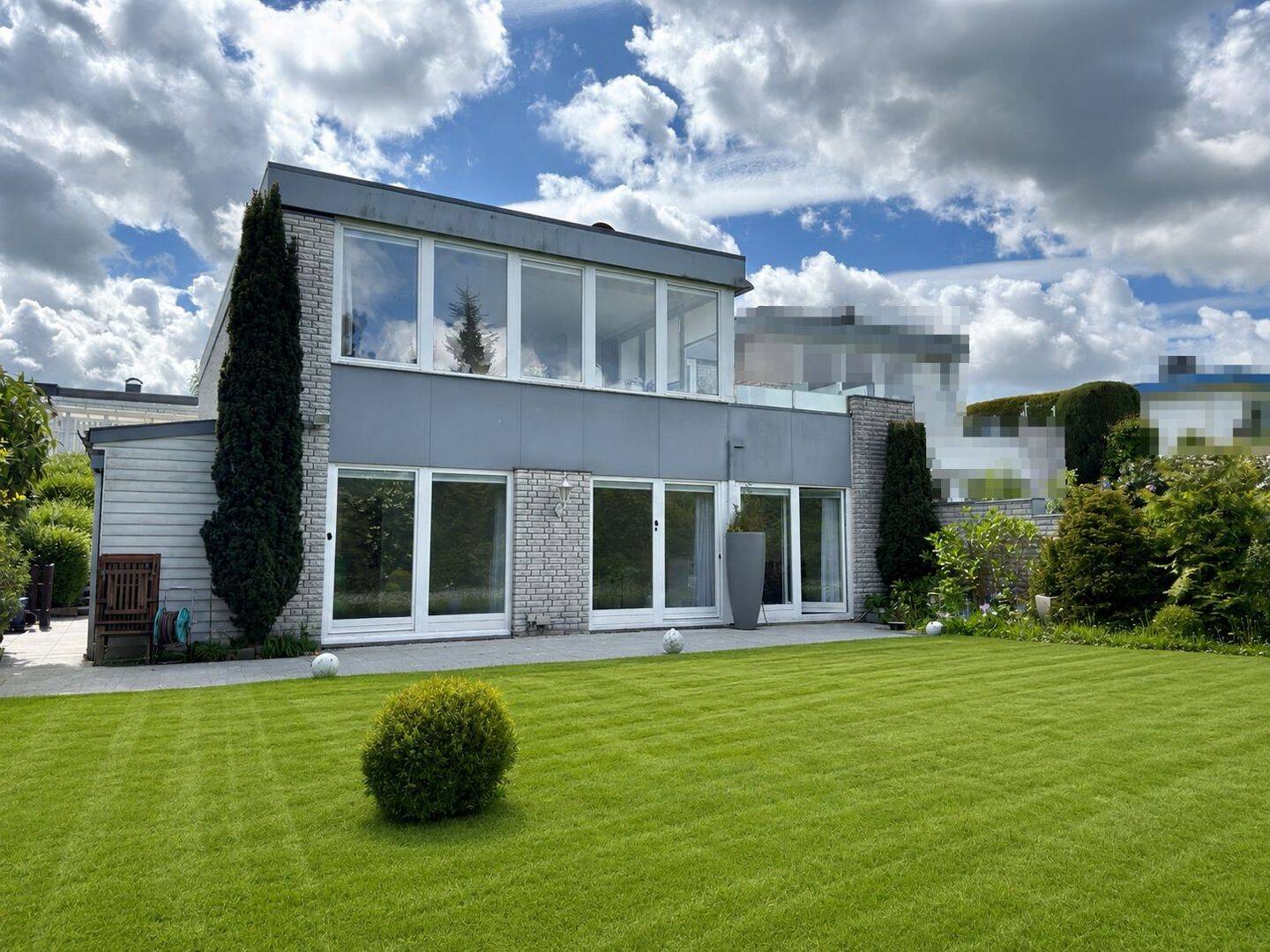 Lichtdurchflutete Architektenhaushälfte – großzügiges Wohnen auf zwei Ebenen in Flensburg, 24944 Flensburg (Fruerlund Mürwik)